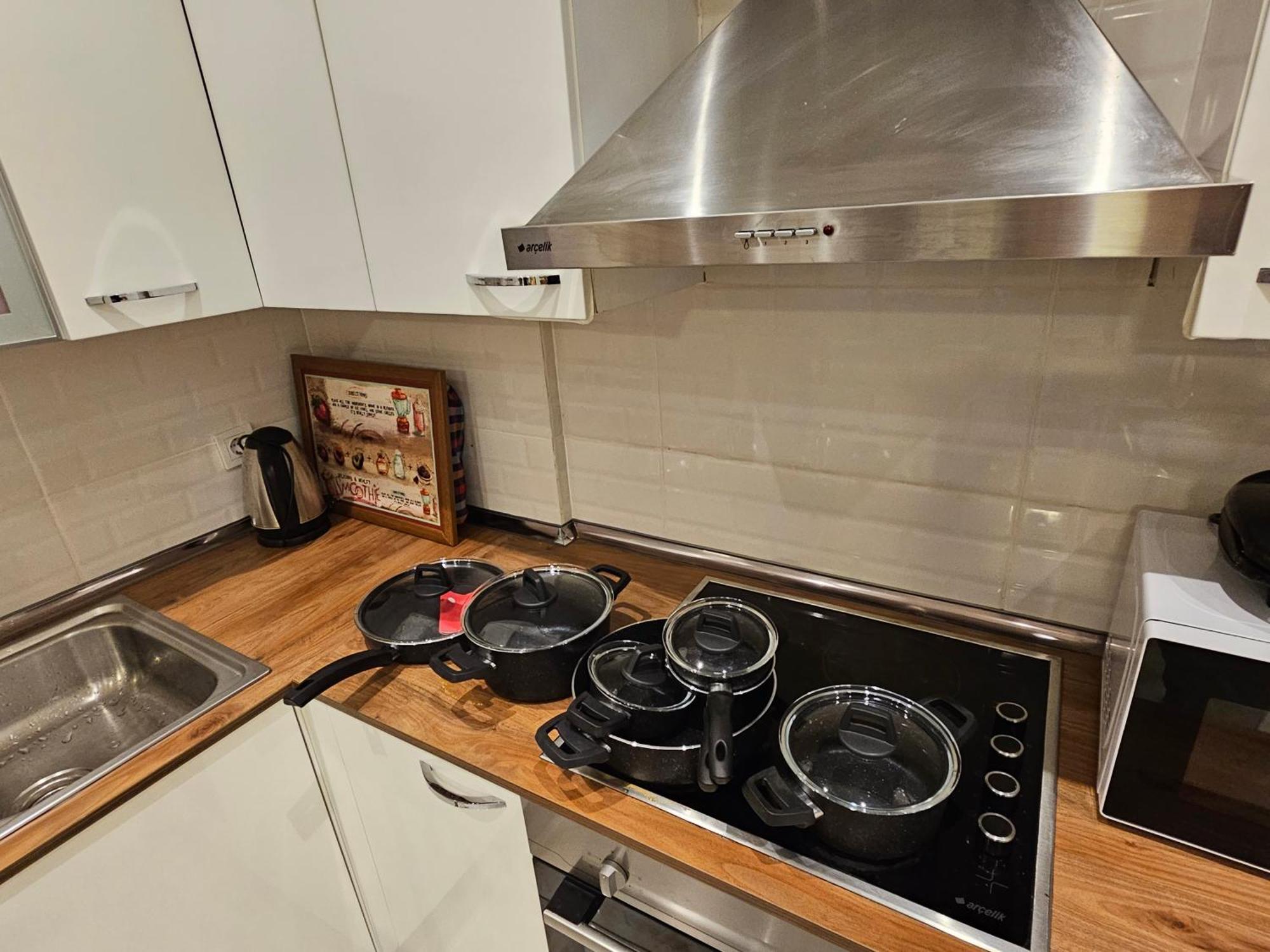 Apartment Perfect Taksim, 2 Bedroom, Pool, Gym, Sauna Istanbul